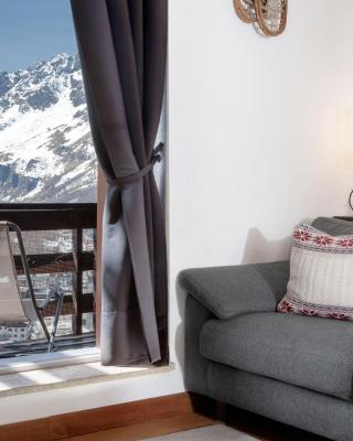 HelloCHALET - Ski to door Apartment with big terrace overlooking skiruns
