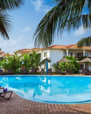 Tortuga beach lovely 2 bed apartment and gardens