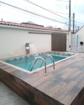 Casa espaçosa com Piscina e Churrasqueira 2 dorm