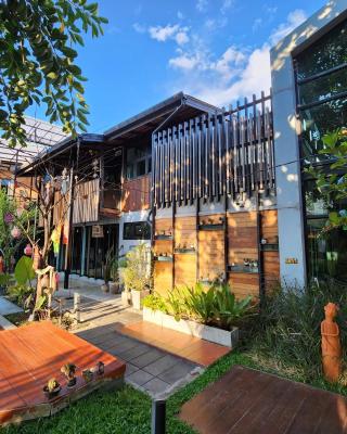 Baan Mai Kradan Hostel Chiang Rai