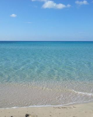 casa gialla mare del salento