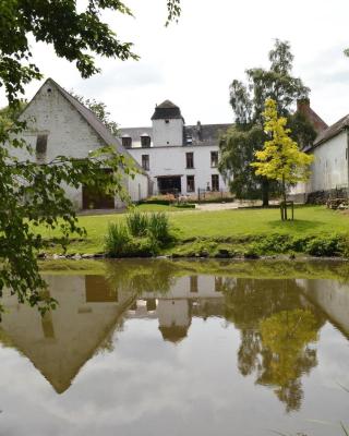 Le domaine du château blanc à 10 minutes de Pairi Daiza