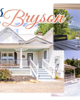 STEPS TO BRYSON - MTN VIEWS, HOT TUB, FIREPIT, WALK TO TOWN!