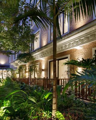 Hotel Thrive, A Tropical Courtyard