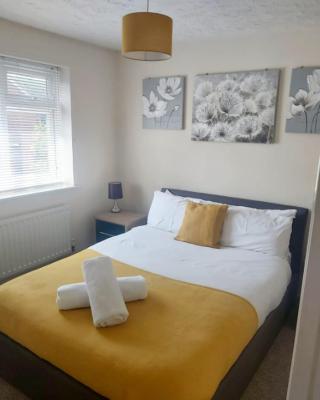 Ashford Holiday Home Smithy Drive Sleeps 5 FREE Wifi and Vehicle Parking