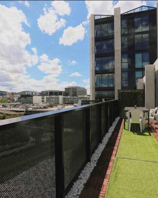 3 BRs topfloor view@Heart of Canberra free parking