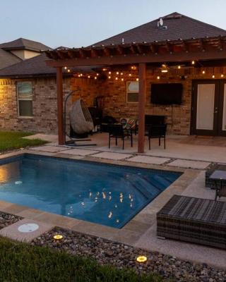 Cozy home with POOL and free WIFI