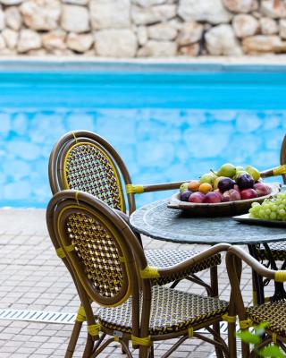 THE HOUSE ROSH PINA - 2BRM WITH POOl