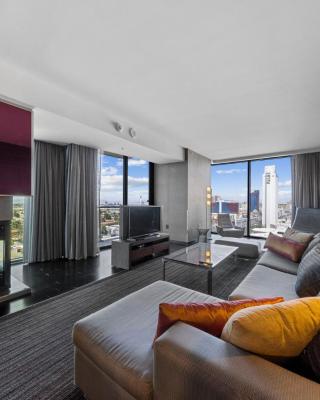 Modern Luxury 17 Floor Panoramic Huge Corner Suite