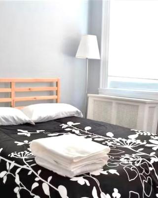 Clover 2900 - Apartment and Rooms with Private Bathroom near Washington Ave South Philly