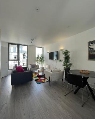 Chertsey - Beautiful Modern 2 Bedroom Apartment