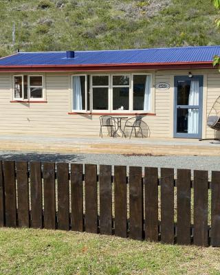 Cosy 1960's Kiwi Holiday House