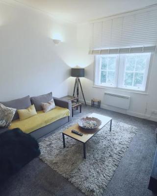 Luxe & Stylish Centralised Watford Apt - Fast Wi-Fi & Free Parking Near Harry Potter Studios Tour