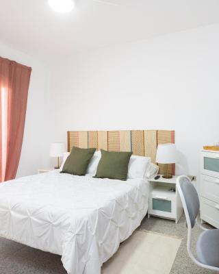 EDEN RENTALS 104 Surfy Stylish Bed&Coffee Balcony