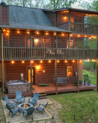 ESCAPE & ENJOY HAVEN - Cabin with Game Room & Hot Tub