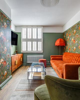 Insta-worthy Loft on Historic Chester Rows, Sleeps 4 & Free Parking