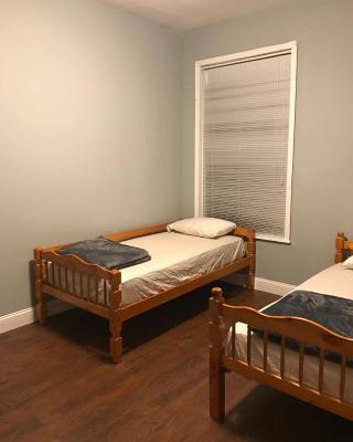 102 Private Room-Double Twin Bed in CoHi DC!