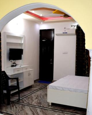 S4 Home Stay Hotel - Five mint walk From Golden Temple