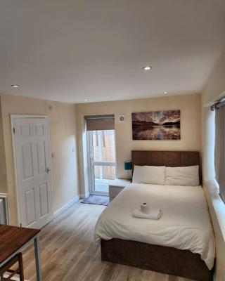 Beautiful private en-suite room with its own entry