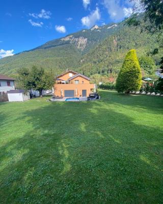 Appartement moderne avec terrasse et piscine à Châtel sur Bex