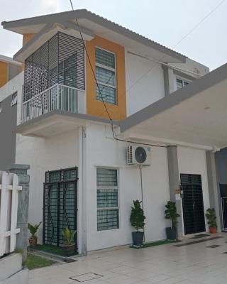 Sarrah Homestay At Kasa Height Residence