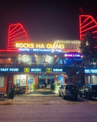 Rocks Ha Giang Hostel-Tour & Motorbike Rental
