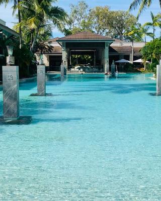 Lagoon Swimout Absolute Pool Front - Slice of Paradise - Sea Temple Pt Douglas