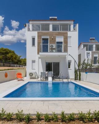 Enchanted Sunlit Villa Retreat 1