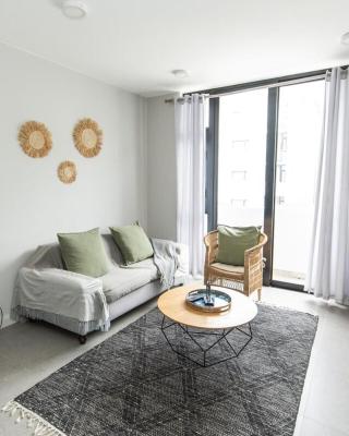 Modern Sea Living - 1 Bedroom At Bellamare