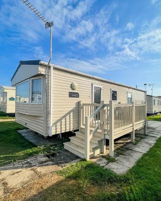 Lovely 6 Berth Caravan For Hire In Norfolk, By A Beautiful Beach! Ref 50030j