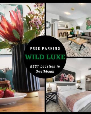 WILD LUXE Exec Apt - FREE Parking & 100MPS+Wifi