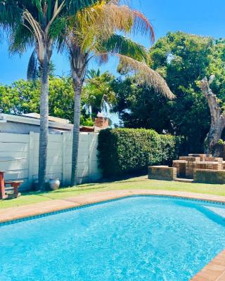 Entire House in Beacon Bay - Family or Group Retreat - Swimming Pool - Multiple Braais