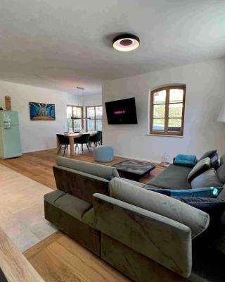 4YOUnic Glonn1 * Boxspring * Jacuzzi * Netflix*65“