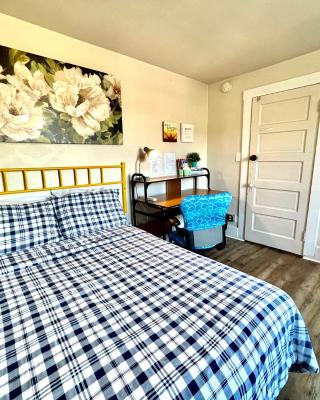 Private Room with Shared Bathrooms and Air Conditioning 10 Minutes from SeaTac Airport
