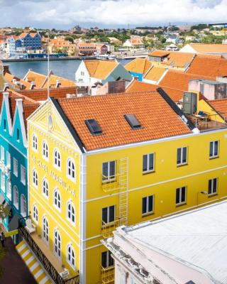 La Casa Amarilla Apartments