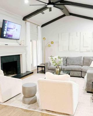 NEW Magnolia Mansion-4400sqft Hot Tub & 2 Game Rms