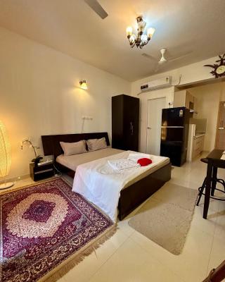 Good Stay Pool view stylish Studio Apartment,6km from Airport, 307