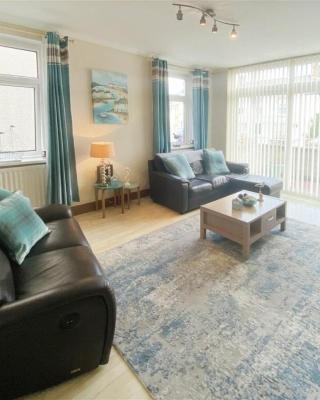 The Gateway a lovely Spacious Seaside Property close to the beaches , centrally located in Porthcawl