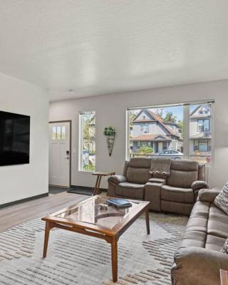 Brand New 3BD 2 5BTH Triplex Unit Near Downtown