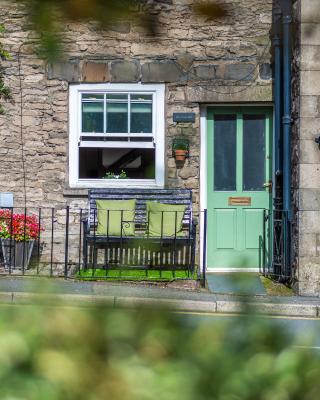 Wee Toad Hole Heart of Kendal - Cottage sleeps 4-6 - Dogs Welcome