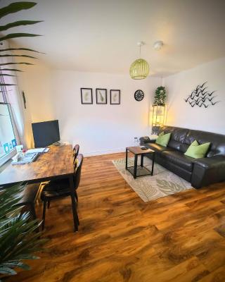 VALE VIEW APARTMENT, Prestatyn, North Wales - a smart and stylish, dog-friendly holiday let just a 5 min walk to beach & town!