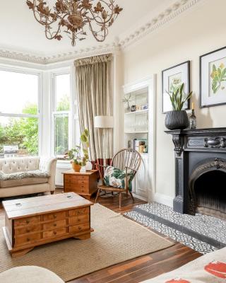 Stylish Victorian Apartment's close to the Botanical gardens, Free parking!