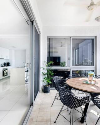 'Top of Town' Resort-style Stay in Heart of Darwin