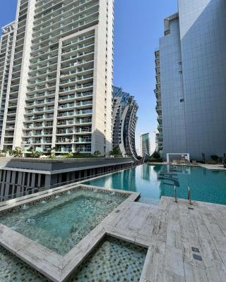 5* Studio, 10min walk to Dubai Mall, 1min Bay Sqr