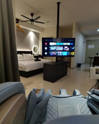 Luxury Couple Suites l Free Netflix l Mini Cinema l Massage Chair l Bathtub l WIFI 200mbps l Town Area Bali Residence