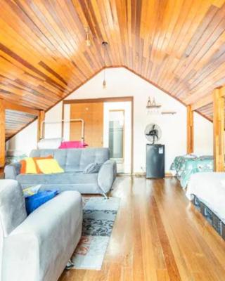 Quarto Chalé aconchegante em Casa da Família Anton próximo ao aeroporto