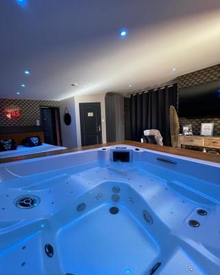 SUITE 785 jacuzzi