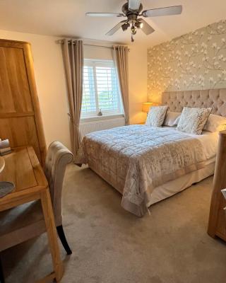 Boutique Room Spalding King Size Bed Breakfast and Free Parking