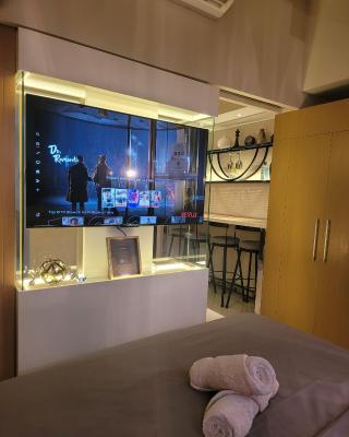 Uptown Parksuites Tower 1 at BGC - Staycations Up Above 12