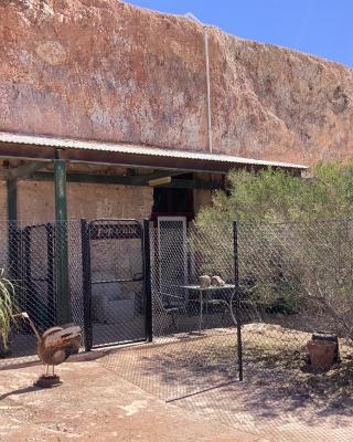 Pop’n’nin Dugout Accommodation at Coober Pedy Views